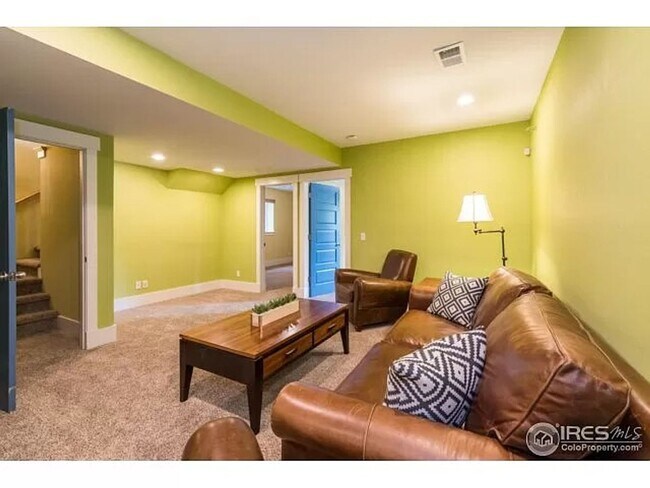 Building Photo - Charming Craftsman Gem Near McKinley Park