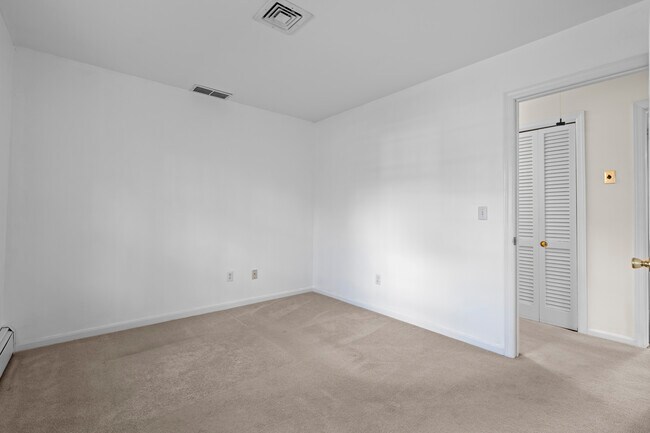 Building Photo - 3 Parsell Ln