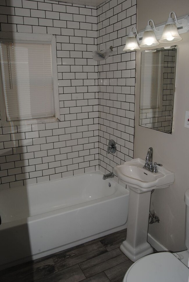 Building Photo - Price Reduced