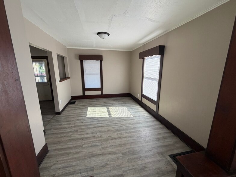 Building Photo - 757 Moore St