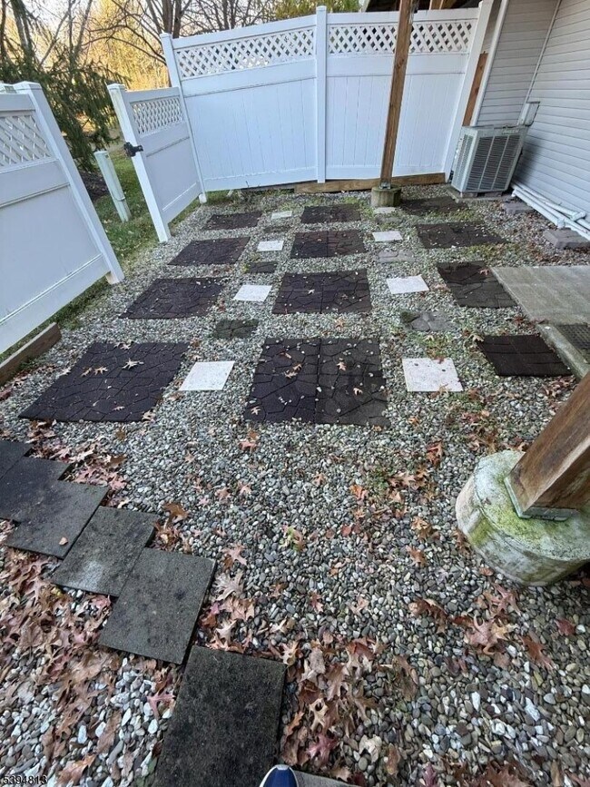 Building Photo - 1902 Bayley Ct