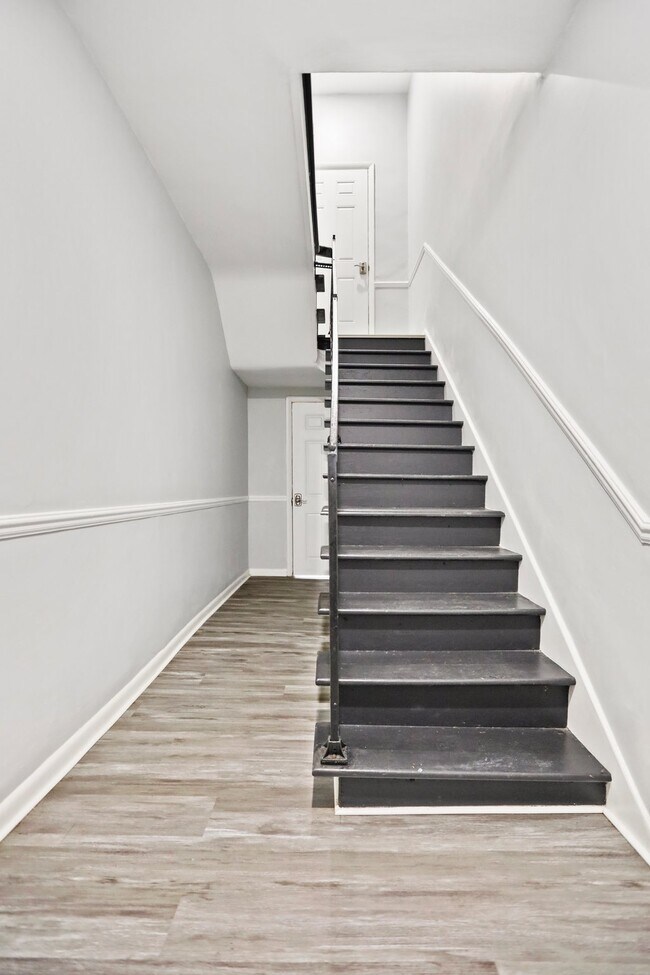 Building Photo - 655 S Potomac St