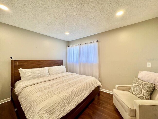 Building Photo - 6345 Newtown Cir