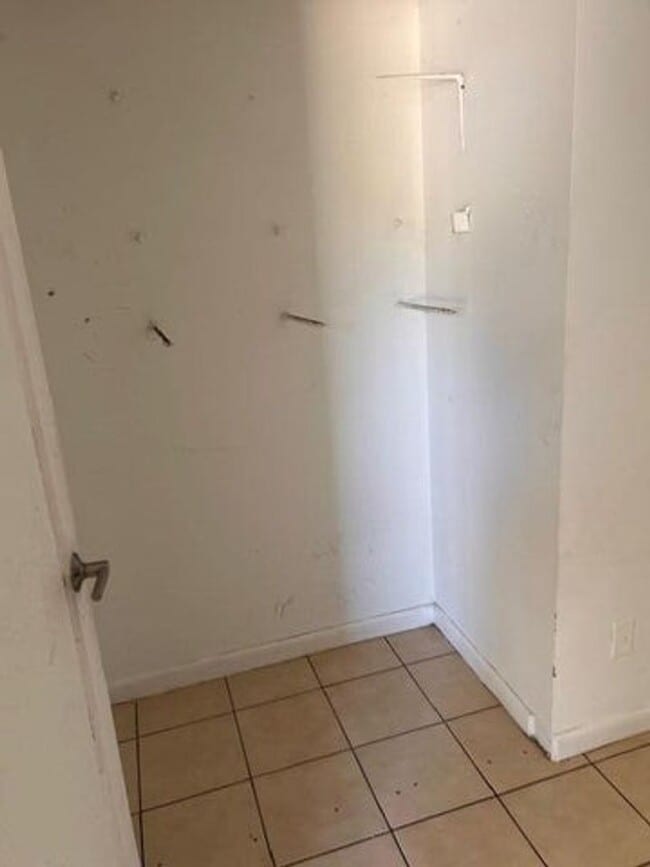 Building Photo - 1214 Highview Rd