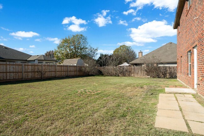 Building Photo - Spacious 4BR Home w/ Game Room | No HOA | Prime Selma Location - Realtor Commission: $500