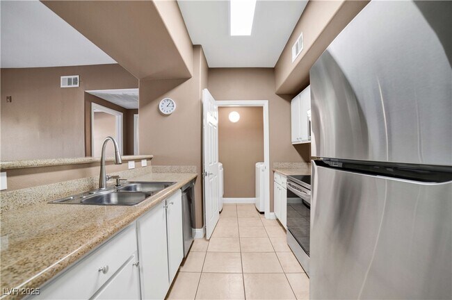 Building Photo - 8000 W Badura Ave