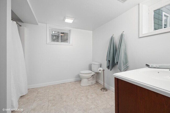 Building Photo - 1021 Morrison Ave