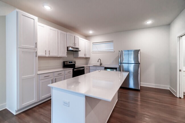 Building Photo - 605 Whitham Ave
