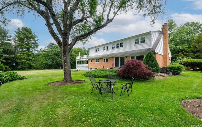 Building Photo - 10 Old Westbury Rd