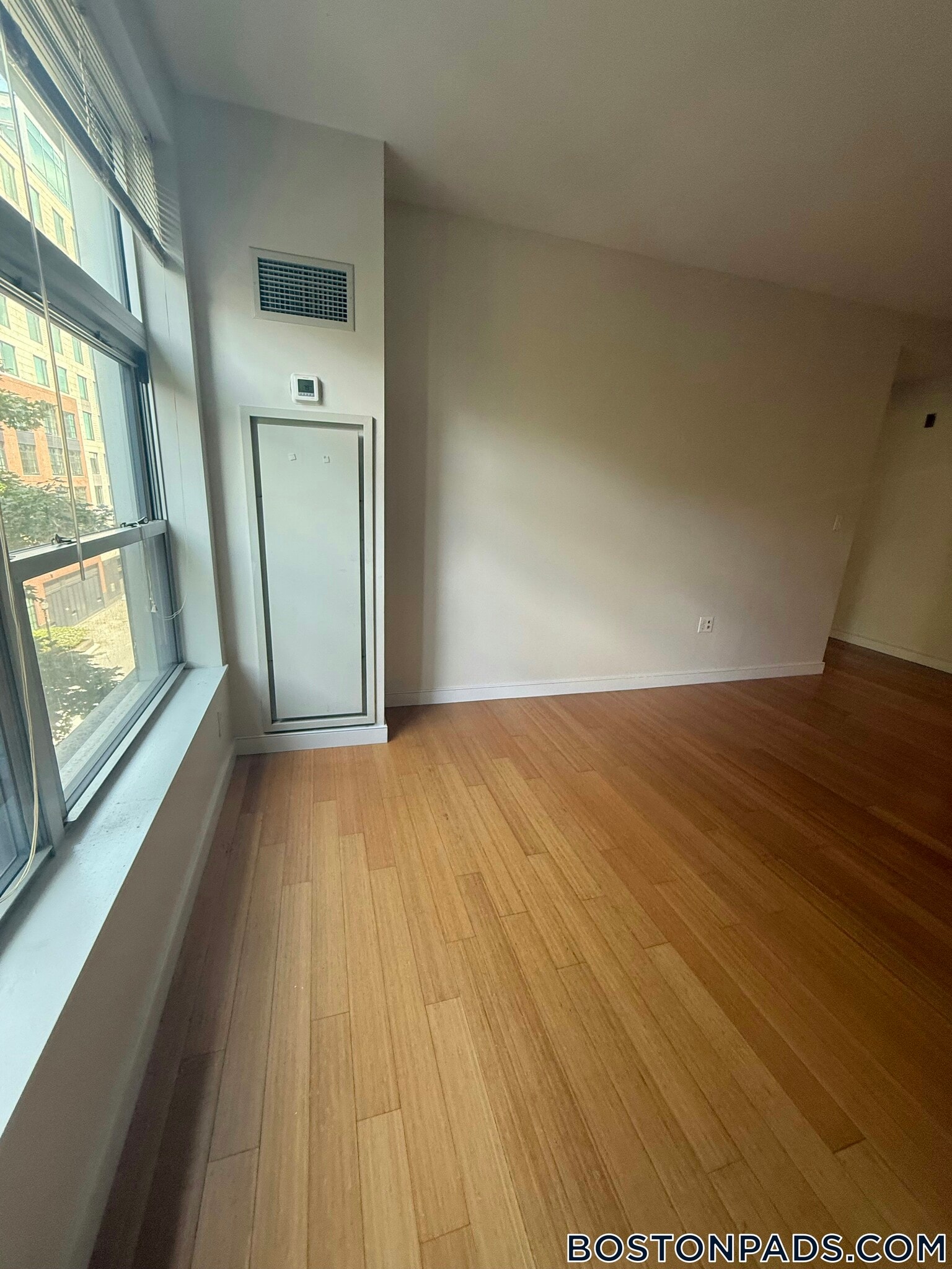 Building Photo - 601 Albany St