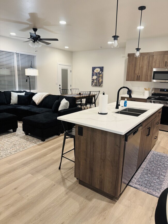 Building Photo - 4160 S Crimson Trails Dr