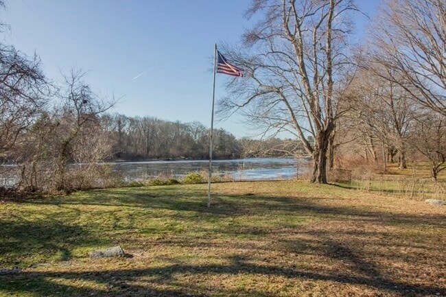 Building Photo - 581 Washington St