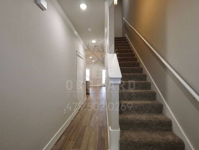 Building Photo - EP 6 | Townhome with Garage in Siloam Springs!