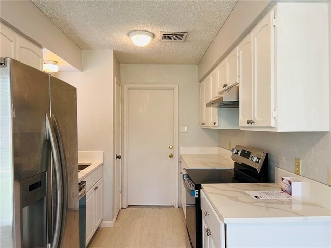 Building Photo - 830 Richvale Ln
