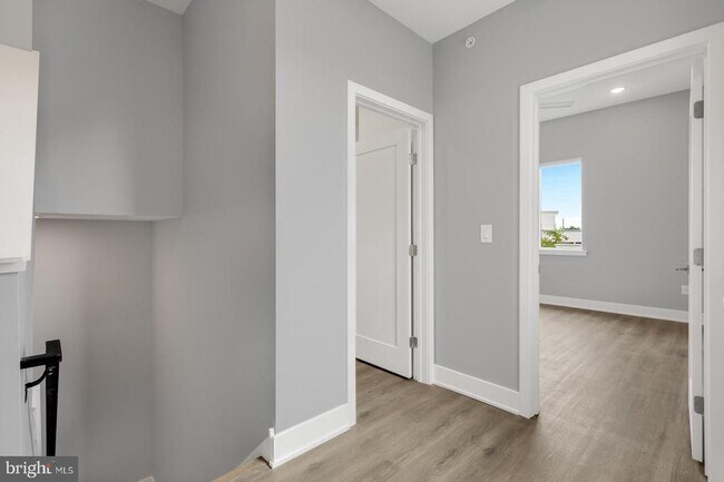 Building Photo - 2119 N Front St