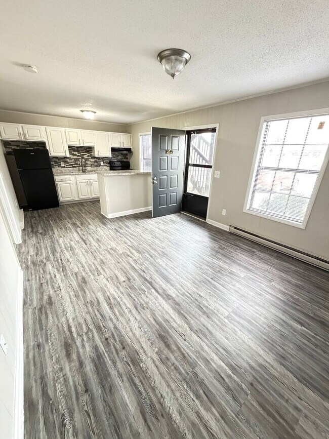 Building Photo - April Savings Are Here! Application Fee WAIVED ALL month!