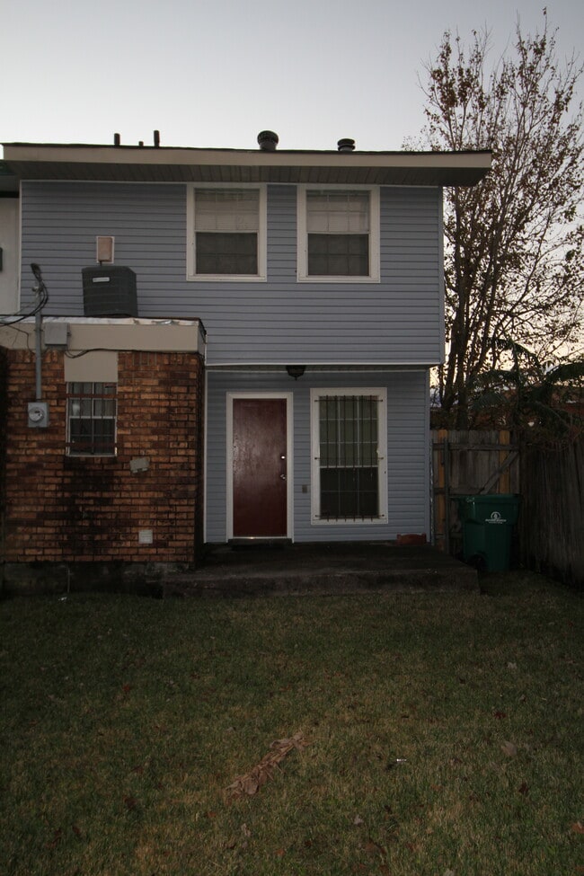 Building Photo - 2331 Justin Ln