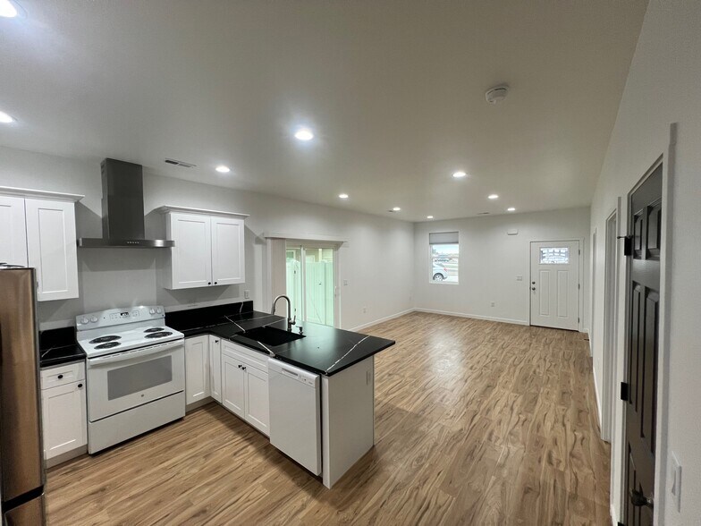 Building Photo - 119 Grant Dr