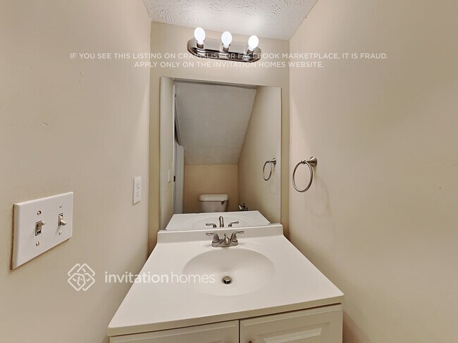 Building Photo - 990 Thousand Oaks Dr