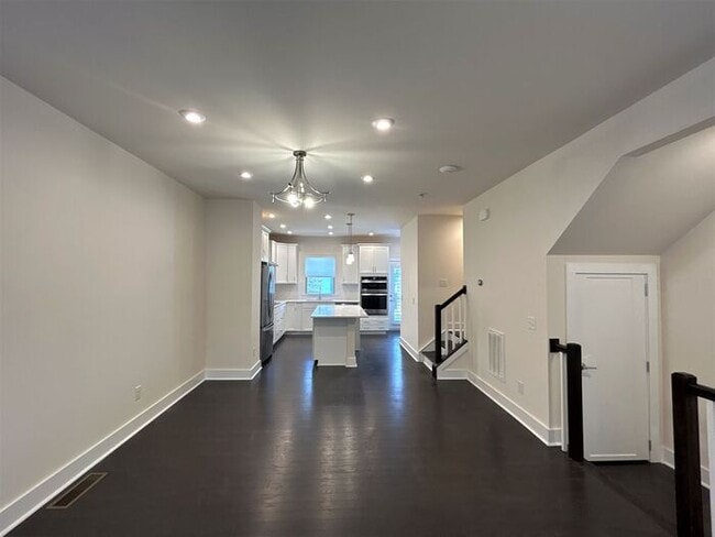 Building Photo - Beautiful condo in Midtown area!