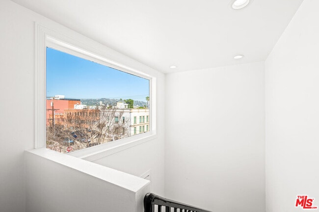 Building Photo - 500 Smithwood Dr