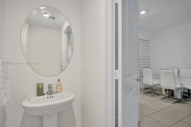 Building Photo - 250 SW 159th Ct