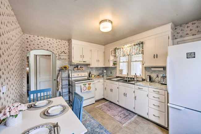 Building Photo - 20 Hill Ln