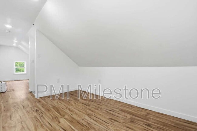 Building Photo - 316 N High St