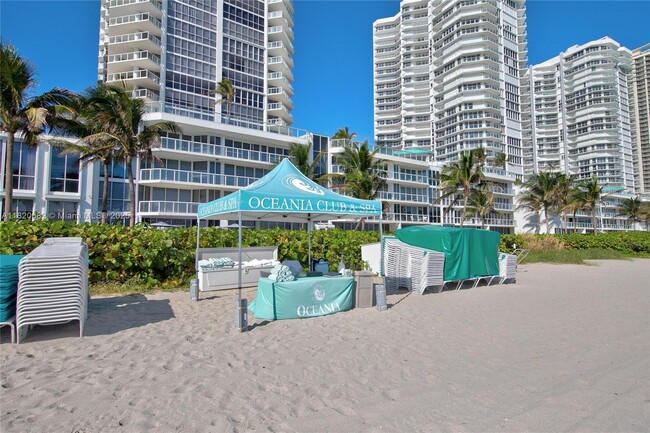 Building Photo - 16425 Collins Ave
