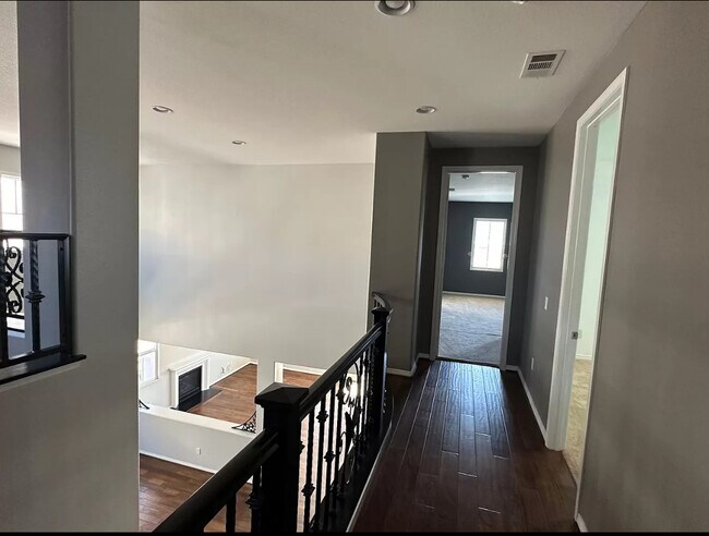 Building Photo - 26526 Craftsmen Ct