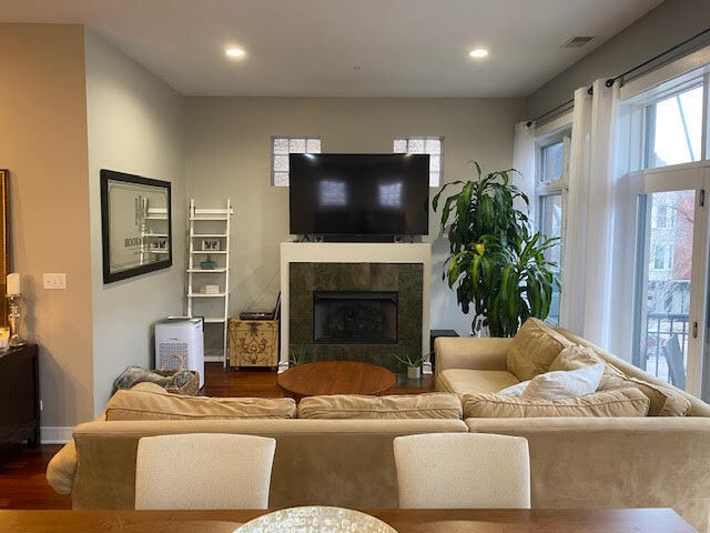 Building Photo - 2706 W Armitage Ave