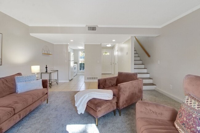 Building Photo - Knollwood Estates