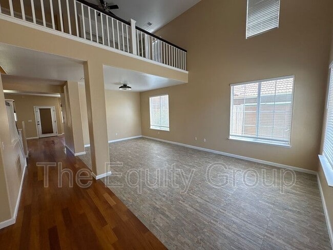 Building Photo - 938 W Encore Dr