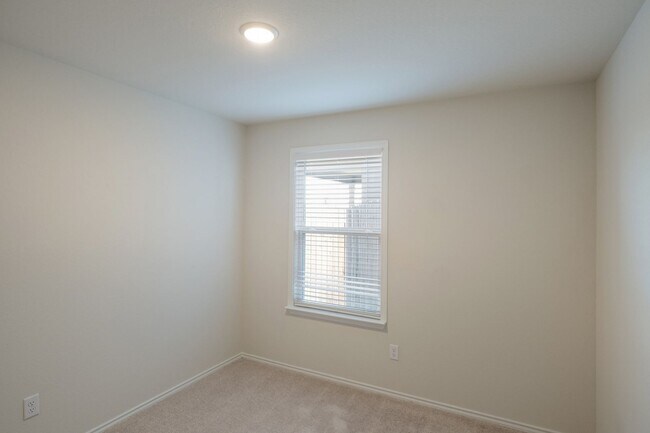 Building Photo - 3-Bedroom Home with Flexible Office Space