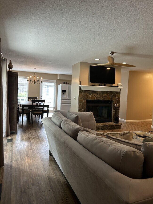 Building Photo - 203 Snead Dr