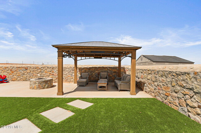 Building Photo - 3945 Desert Dunes Dr