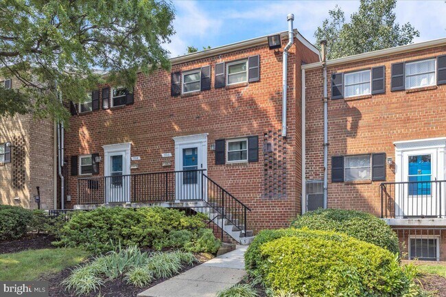 Building Photo - 5916 Mayflower Ct