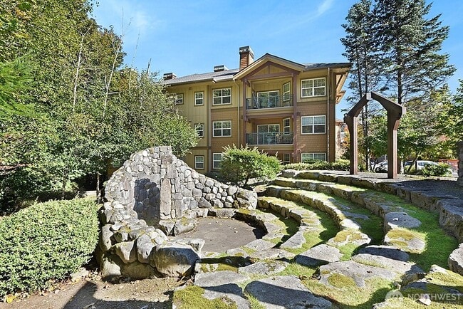 Building Photo - 1028 Sunrise Pl SW