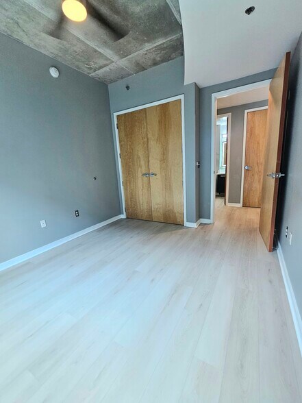 Building Photo - 600 12th Ave S