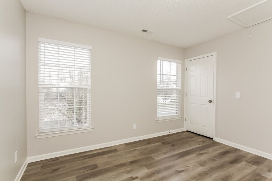 Building Photo - 11123 Sandboar St
