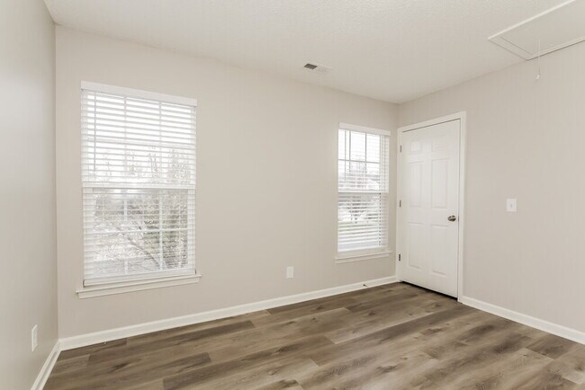 Building Photo - 11123 Sandboar St