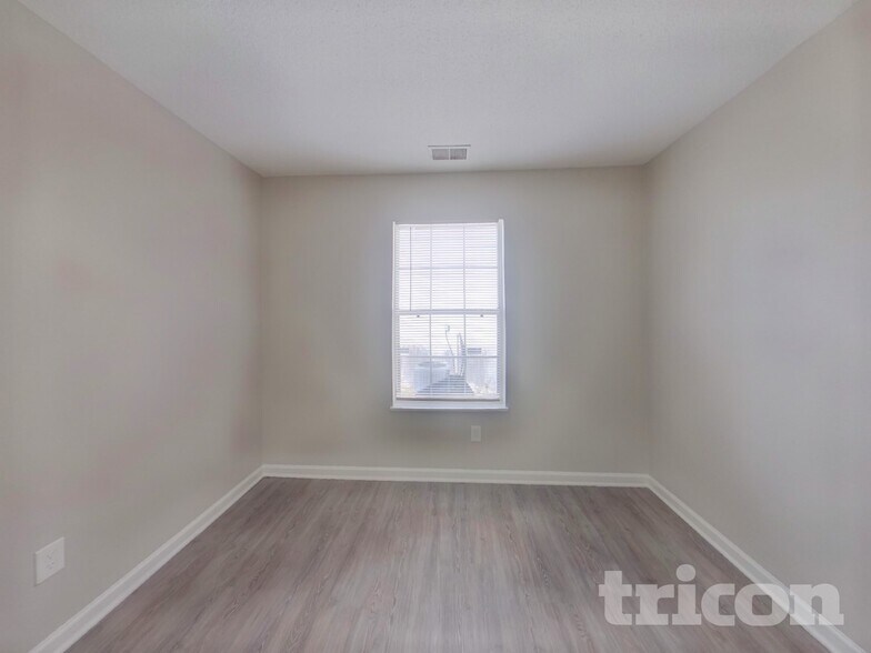 Building Photo - 172 Cherry Grove Dr