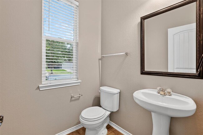 Building Photo - 1049 Clove Hitch Dr