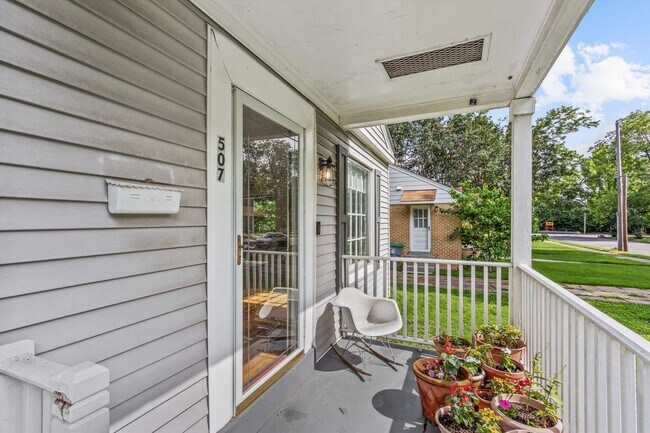 Building Photo - 507 Grahamwood Dr