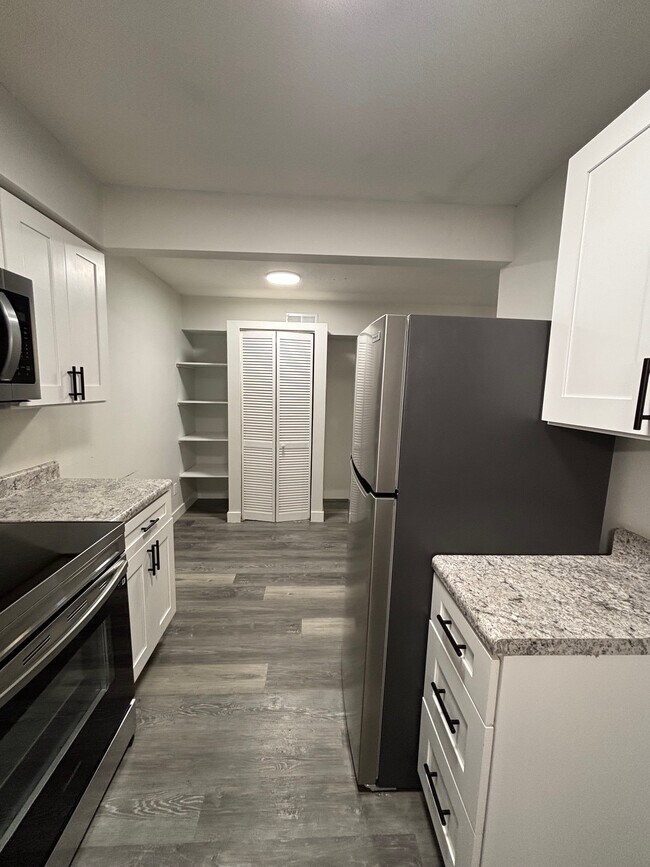 Building Photo - 2715 Center St