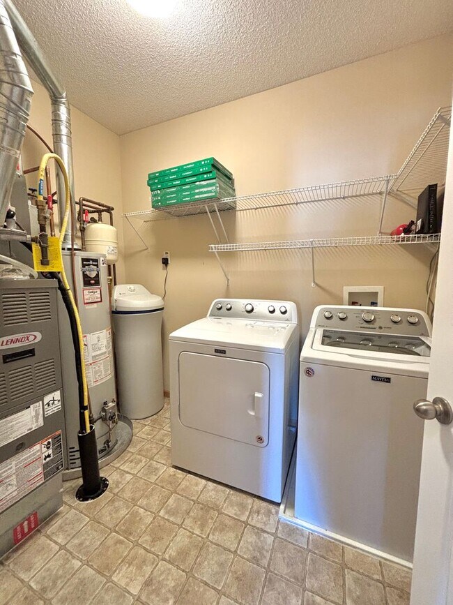 Building Photo - Gorgeous 2bed 2bath Townhome in Bailey’s Arbor