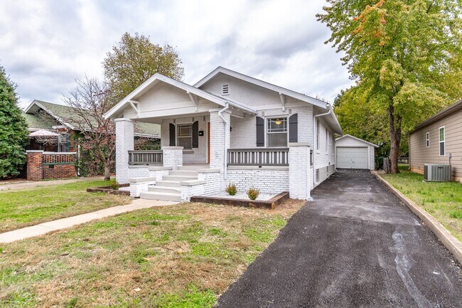 Building Photo - PRE-LEASING