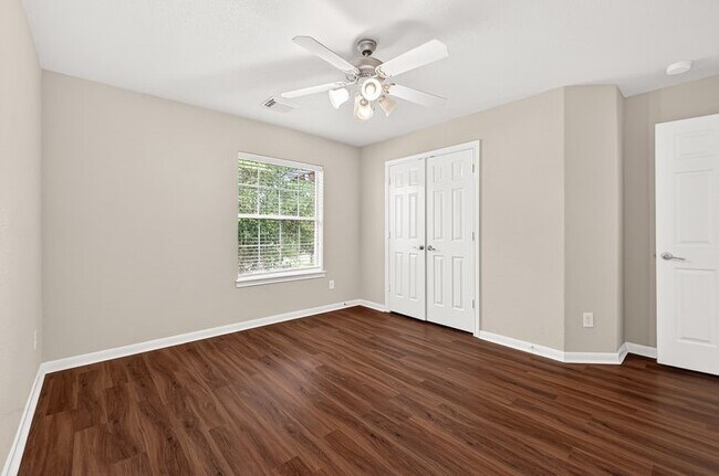 Building Photo - 111 S Rocky Point Cir