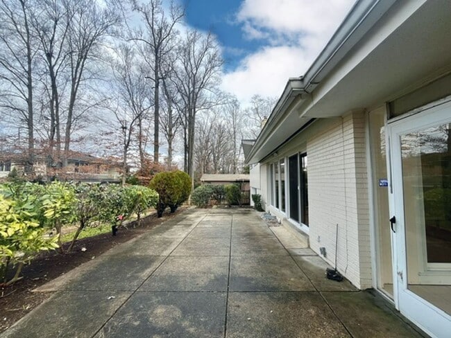 Building Photo - 8308 Whitman Dr