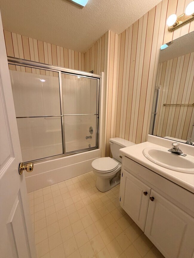 Building Photo - 121 Timberwood Rd